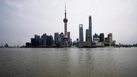 Lansekap kota Shanghai China dengan sederet gedung pencakar langitnya. Melansir Reuters, Senin, (28/3/2022), mekanisme penguncian akan terjadi dalam dua tahap. Sisi kota di sebelah timur Sungai Huangpu berada dalam pembatasa sejak 28 Maret hingga 1 April 2022. Sedangkan sisi barat Sungai Huangpu dari 1 sampai 5 April 2022.