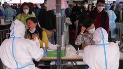 Di saat banyak negara sudah mulai transisi pandemi ke endemi COVID-19, China masih berkutat dengan pembatasan wilayah atau lockdown.