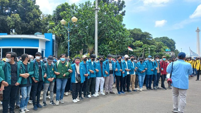 Demo BEM SI menolak penundaan pemilu 2024 di Patung Kuda, Jakpus, Senin (28/3/2022).