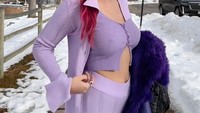 Nama Bella Thorne dulunya dikenal sebagai bintang cilik yang melejit lewat serial Disney yang dibintanginya. Beranjak dewasa, Bella justru lebih memilih karir lain sebagai bintang dewasa atau bintang porno yang membuatnya dicap kontroversial. Foto: JustJared/Site/Instagram