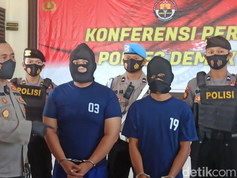 Dua tersangka begal bersenjata tajam jenis bendo atau parang ditangkap Polres.