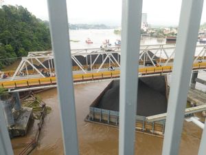 2 Kapal Ponton Tabrak Jembatan Mahakam Samarinda, Disanksi Penundaan Berlayar