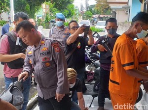 Bak Film Laga, Pencuri di Garut Loncat dari Air Terjun 50 Meter