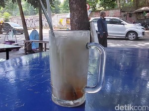 Segaaar! Manis Alami Es Kelapa Simadu