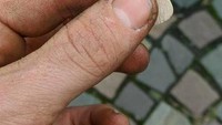 Berniat menciptakan alat makan yang ramah lingkungan, seperti ini justru akan menyusahkan. Pasalnya ukurannya garpu yang terlalu kecil ini lebih baik digunakan untuk makan es krim saja. Foto: 1cak.com