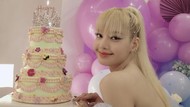 Gaya Lisa BLACKPINK Rayakan Ultah di Thailand, Pakai Gaun Mini Bak Princess