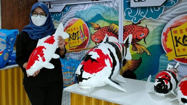 Iseng-iseng Bikin Patung Koi, Eh Malah Dapat Cuan Ratusan Juta