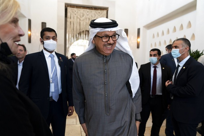 Israel Gandeng 4 Negara Muslim Bahas Isu Terkini PM Yair Lapid bertemu dengan Menlu Mesir, Bahrain, UEA dan Maroko di Sde Boker, Israel. Terlihat dekat dan hangat membahas isu terkini di Timur Tengah hingga konflik Ukraina.