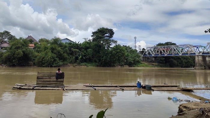 Jamban di atas getek di Lebak, Banten (Fathul-detikcom)