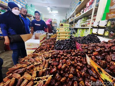 Jelang Ramadan, Kurma Mulai Dicari-cari Pembeli