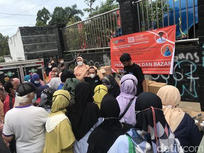 Jelang Ramadan, Pasar Murah di Sukabumi Dikerubuti Warga