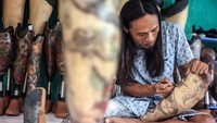 Kaki palsu ini dijual mulai dari Rp 2 juta-Rp 45 juta, tergantung bahan pembuatannya.