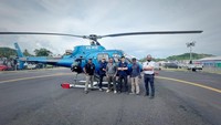 Selama gelaran MotoGP Mandalika, ia jadi pilot yang menerbangkan helikopter untuk video. Ia terbang di semua sesi, dari kelas Moto3 sampai MotoGP. (Foto: Kapten I Wayan Pasek)