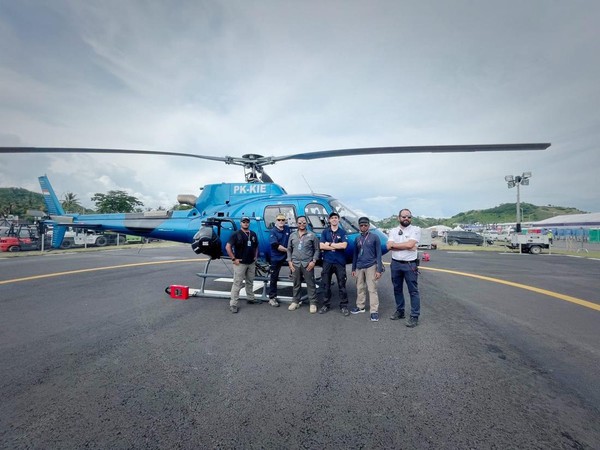 Selama gelaran MotoGP Mandalika, ia jadi pilot yang menerbangkan helikopter untuk video. Ia terbang di semua sesi, dari kelas Moto3 sampai MotoGP. (Foto: Kapten I Wayan Pasek) Selama gelaran MotoGP Mandalika, ia jadi pilot yang menerbangkan helikopter untuk video. Ia terbang di semua sesi, dari kelas Moto3 sampai MotoGP. (Foto: Kapten I Wayan Pasek)