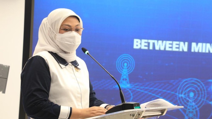 Menteri Ketenagakerjaan Ida Fauziyah dan CEO Huawei Indonesia Jacky Chen menyaksikan Penandatanganan Nota Kesepahaman Bersama (MoU) antara Kemnaker dengan Huawei Indonesia.