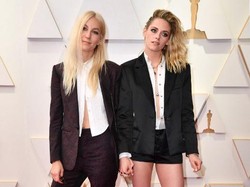 8 Foto Dylan Meyer yang Sudah Resmi Menikah dengan Kristen Stewart