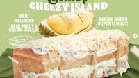 Siapa bilang duren tak bisa diolah jadi topping roti? Duren Story di Serang dan Cianjur menawarkan roti duren dengan limpahan keju parut, cream cheese, dan daging buah duren asli. Harganya sekitar Rp 35 ribuan saja. Foto: durenstory