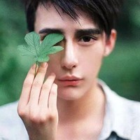 Pria 29 tahun itu sebelumnya sering jadi perbincangan karena wajahnya yang dianggap tidak alami dan terlalu bule. Berbagai media bahkan menyebut Liao Jinfeng sudah operasi sejak masih duduk di bangku sekolah.Foto: Dok. Weibo