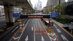 Malam-malam, Warga Shanghai Antre Beli Bahan Makanan Sebelum Lockdown