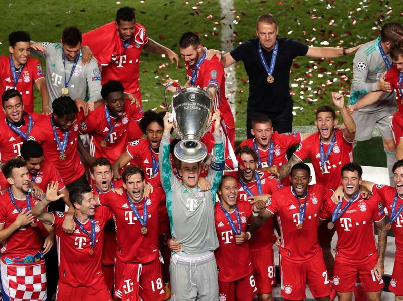 MUNICH, GERMANY - SEPTEMBER 18: Manuel Neuer of FC Bayern München celebrates after winning the Bundesliga match between FC Bayern München and VfL Bochum at Allianz Arena on September 18, 2021 in Munich, Germany. (Photo by Alexander Hassenstein/Getty Images)