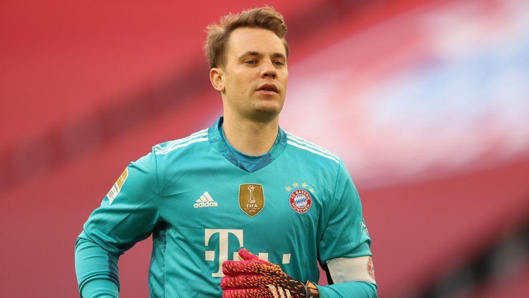 MUNICH, GERMANY - SEPTEMBER 18: Manuel Neuer of FC Bayern München celebrates after winning the Bundesliga match between FC Bayern München and VfL Bochum at Allianz Arena on September 18, 2021 in Munich, Germany. (Photo by Alexander Hassenstein/Getty Images)