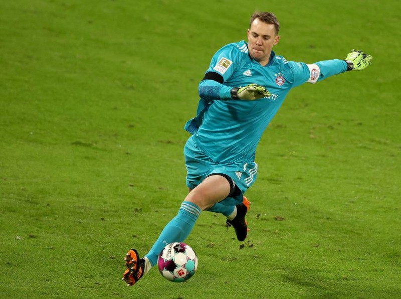 MUNICH, GERMANY - SEPTEMBER 18: Manuel Neuer of FC Bayern München celebrates after winning the Bundesliga match between FC Bayern München and VfL Bochum at Allianz Arena on September 18, 2021 in Munich, Germany. (Photo by Alexander Hassenstein/Getty Images)