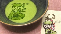 Ada panda mungil di dalam cangkir ini. Ternyata Megumi belajar melukis latte art ini secara otodidak. Sebelumnya ia hanya membuat tulisan Jepang dan kini justru mahir membuat gambar. Foto: Instagram @grace.ocha