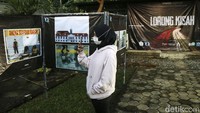 Sebanyak 23 foto dari 13 pameris memeriahkan pameran bertema Lorong Kisah.
