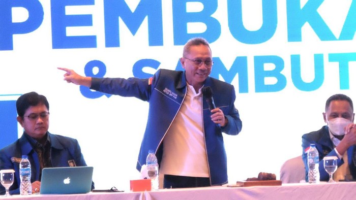 Ketua Umum PAN Zulkifli Hasan meminta Anggota DPRD PAN untuk berkolaborasi bersama Gubernur dan Bupati seluruh Indonesia dalam acara Bimbingan Teknis Nasional untuk DPRD PAN Seluruh Indonesia yang dilaksanakan di Novotel Mangga Dua, Minggu (27/3/2022).