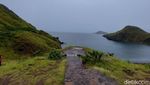Pulau Padar di Labuan Bajo Saat Hujan, Hijau Banget!