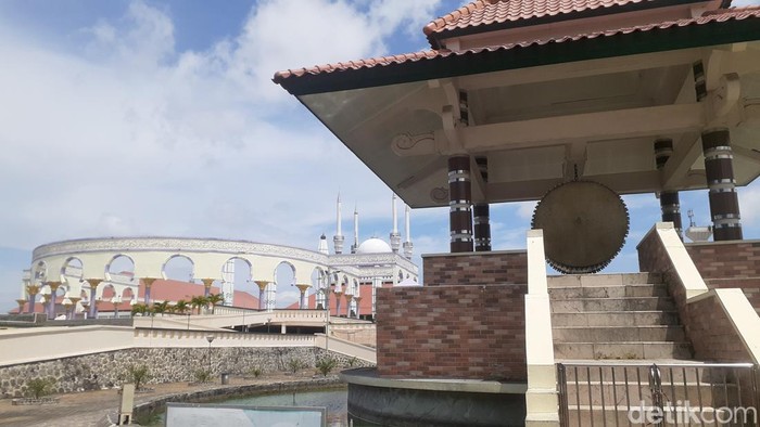 Penampakan Masjid Agung Jawa Tengah, Kota Semarang, Senin (28/3/2022).