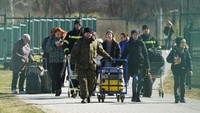 Badan pengungsi PBB (UNHCR) mengatakan ada 3.772.599 warga Ukraina telah meninggalkan negara itu, meningkat 46.793 dari angka hari sebelumnya. (AP Photo/Sergei Grits)