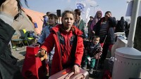 PBB memperkirakan bahwa 6,5 juta orang lainnya mengungsi di dalam negeri Ukraina. (AP Photo/Sergei Grits)