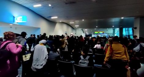 Penumpang Bandara (Tangkapan Layar Video/ Ist)