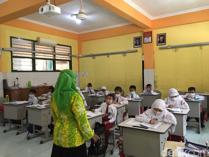 ptm 100 persen di surabaya