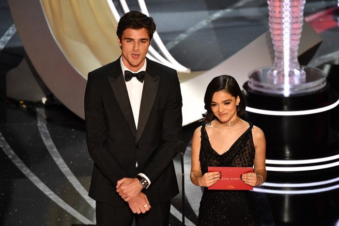 Australian actor Jacob Elordi (L) and US actress Rachel Zegler speak onstage during the 94th Oscars at the Dolby Theatre in Hollywood, California on March 27, 2022. (Photo by Robyn Beck / AFP)