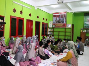 Kisah Bripka Nur Ali Bangun Masjid-Sekolah hingga Buka Keterisolasian di Desa