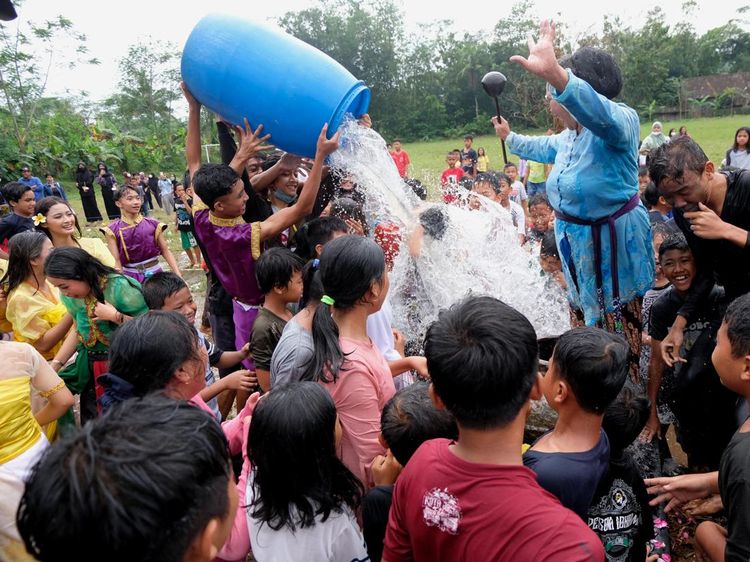 Sambut Ramadan, Warga Magelang Gelar Tradisi Perang Air