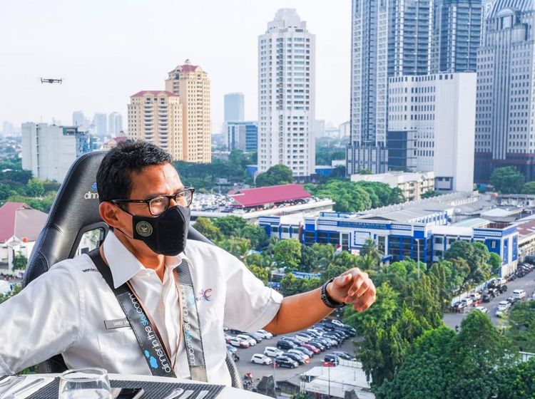 Sandiaga Jajal Resto Melayang di Bundaran Semanggi