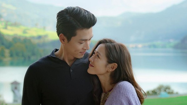 7 Potret Bucin Hyun Bin - Son Ye Jin, Pasutri Goals yang Bikin Jomblo Iri