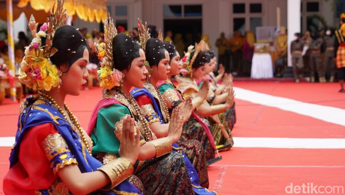 Tarian Bugis di Hari Jadi Bone ke-692.