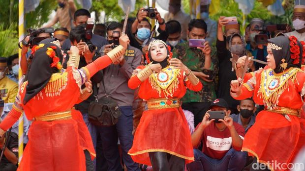 Tarian Bugis di Hari Jadi Bone ke-692.