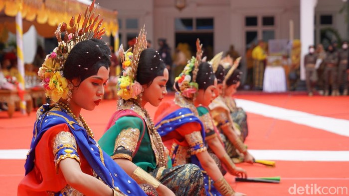 Tarian Bugis di Hari Jadi Bone ke-692.