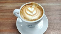 Beberapa kopi bisa disajikan hangat maupun dingin. Untuk kisaran harga kopi di sini mulai Rp 28 ribu hingga Rp 40 ribu. Foto: detikFood/Devi S. Lestari
