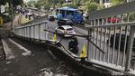 Tolong! Sebagian Pagar Besi JPO Letjen S Parman Hilang