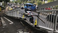Kondisi ini sangat membahayakan pengguna JPO.