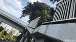 Tolong! Sebagian Pagar Besi JPO Letjen S Parman Hilang