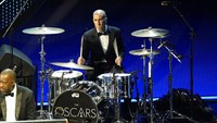 Travis Barker menjadi salah satu pengisi acara di Oscar 2022 bersama Sheila E dan Robert Glasper. Chris Pizzello/Invision/AP/Chris Pizzello