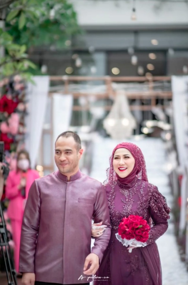Setelah akad nikah, keduanya melangsungkan tasyakuran pernikahan di hari yang sama. Foto: Instagram/@vennamelindareal