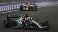Lewis Hamilton yang memulai balapan dari posisi ke-15 menyudahi balapan dengan finis ke-10.